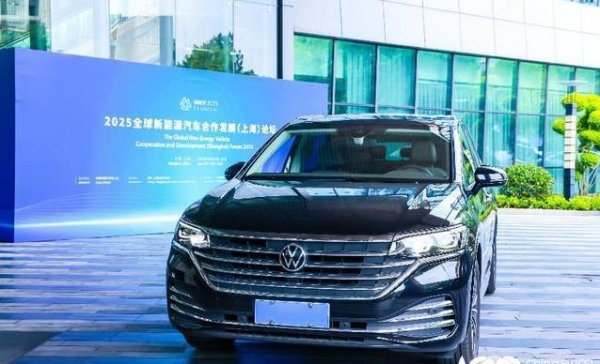 股票配资网官网信息 五米三MPV火爆上海，威然接送大佬，19.99万值吗？